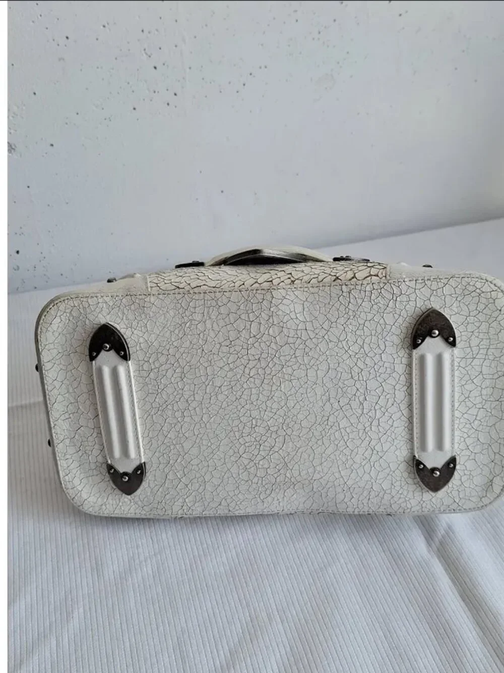 Vintage Dior white cracked leather bag in good condition - Picture 9 of 10